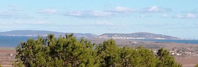 Zicht op Sête en de étang de Thau