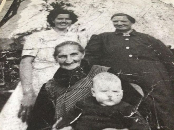 Mia Vaes, Anna Oeijen